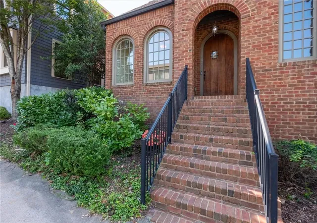 Photo 3 of Single family home for sale at 468 Frasier St SE, Marietta, GA 30060 | MLS# 7824481 | Listing updated on 2026-09-19