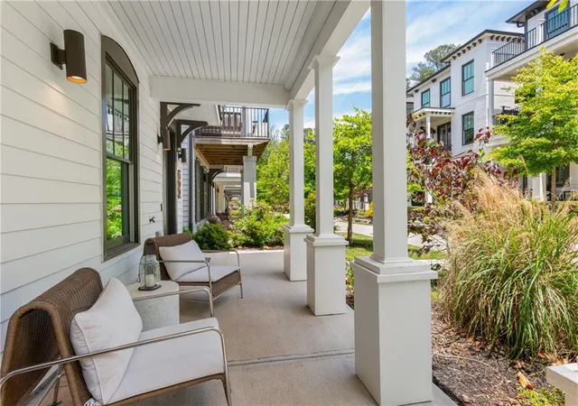 Photo 3 of Single family home for sale at 300 Villa Magnolia Ln, Alpharetta, GA 30009 | MLS# 7842241 | Listing updated on 2026-09-27