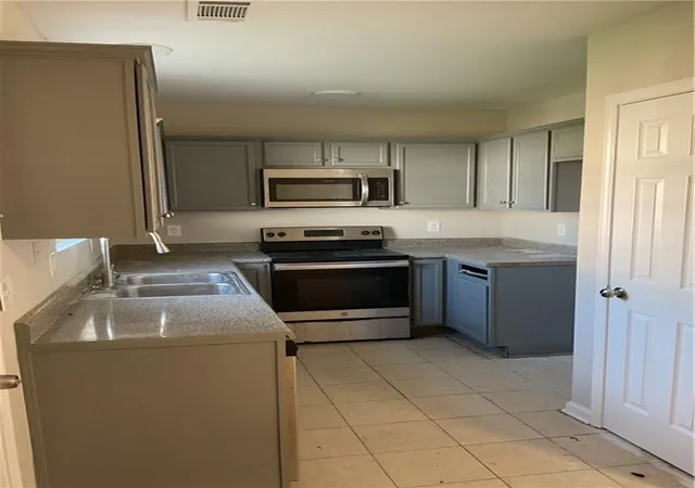 Photo 3 of Townhouse for sale at 838 Store House Ct, Monroe, GA 30655 | MLS# 7791219 | Listing updated on 2026-09-01