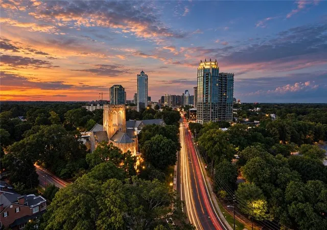 Listing Photo 5 - Condo for sale in building located at 2724 Peachtree Rd Nw, Atlanta, GA 30305 - Unit #Upper Penthouse