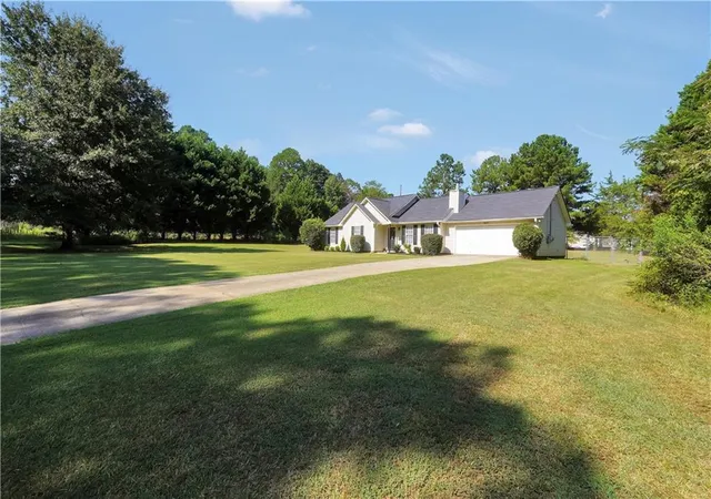 Photo 2 of Sale Pending at 41 Giles Dr, Mcdonough, GA 30252 | MLS# 7832299 | Listing updated on 2026-10-06