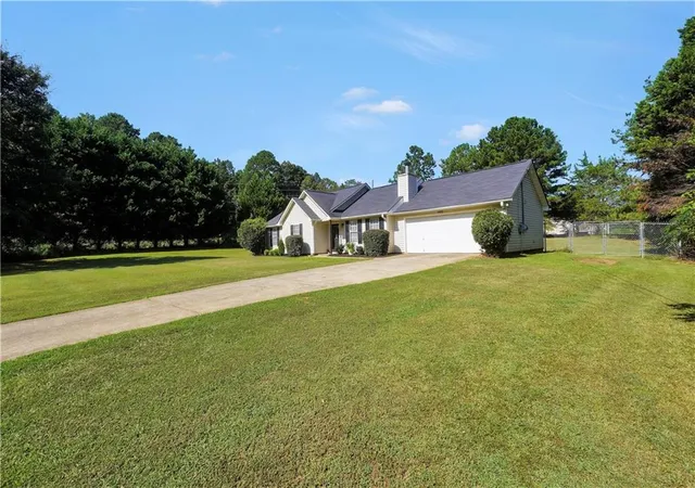 Photo 3 of Sale Pending at 41 Giles Dr, Mcdonough, GA 30252 | MLS# 7832299 | Listing updated on 2026-10-06