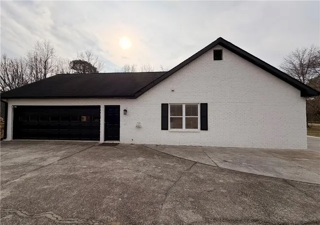 Photo 3 of Single family home for sale at 4625 Spout Springs Rd, Buford, GA 30519 | MLS# 7839077 | Listing updated on 2026-09-17