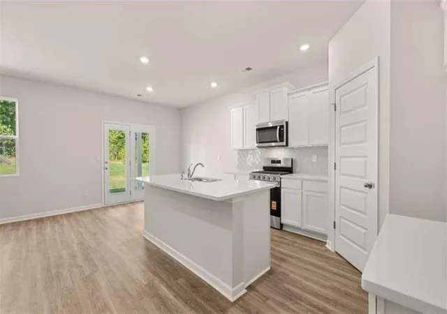 Photo 4 of Single family home for sale at 214 Defillippe Dr, Statham, GA 30666 | MLS# 7784141 | Listing updated on 2026-10-21