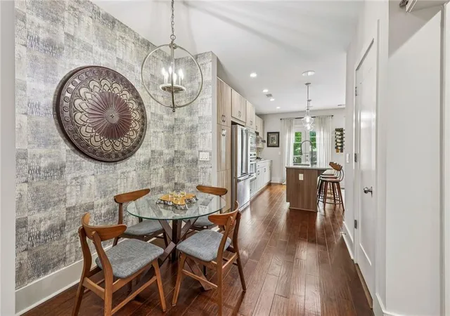 Listing Photo 2 - Condo for sale in building located at 307 Canton Wy, Roswell, GA 30075