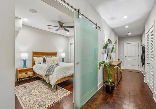 Listing Photo 3 - Condo for sale in building located at 307 Canton Wy, Roswell, GA 30075