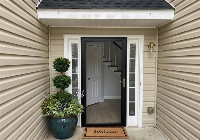 Photo 2 of Townhouse for sale at 102 Creekwood Dr, Woodstock, GA 30188 | MLS# 7819189 | Listing updated on 2026-09-19