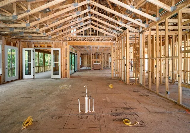 Photo 4 of Single family home for sale at 915 Ebenezer Ln, Roswell, GA 30075 | MLS# 7664415 | Listing updated on 2026-09-11