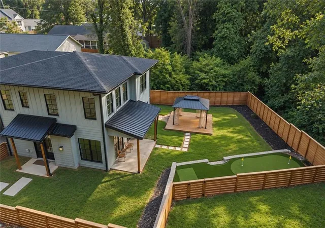 Photo 3 of Townhouse for sale at 1010 Violet St SW #B, Atlanta, GA 30310 | MLS# 7858701 | Listing updated on 2026-10-28