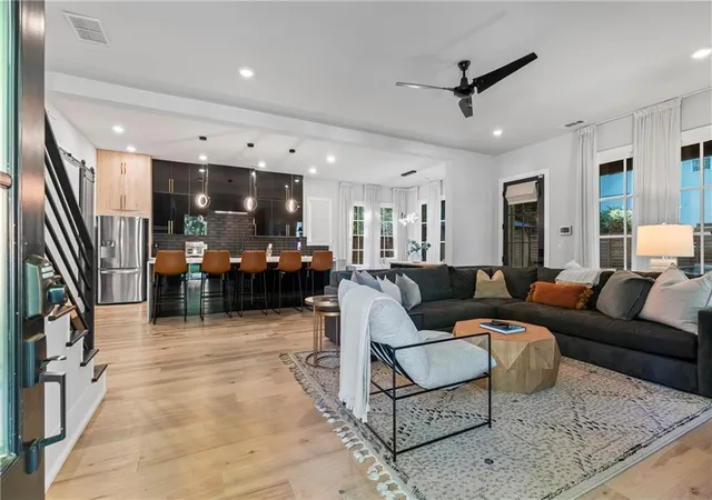 Photo 4 of Townhouse for sale at 1010 Violet St SW #B, Atlanta, GA 30310 | MLS# 7858701 | Listing updated on 2026-10-28