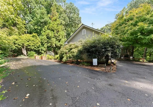 Photo 3 of Sale Pending at 731 Hidden Lakes Trl, Jefferson, GA 30549 | MLS# 7831940 | Listing updated on 2026-10-04