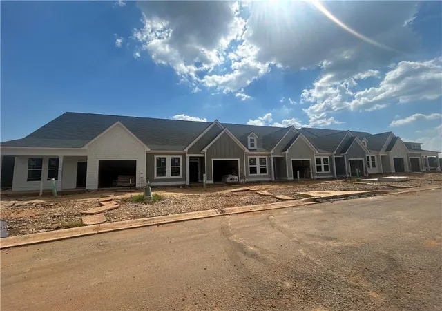 Photo 3 of Townhouse for sale at 106 Harmony Cir, Cartersville, GA 30120 | MLS# 7805969 | Listing updated on 2026-09-10