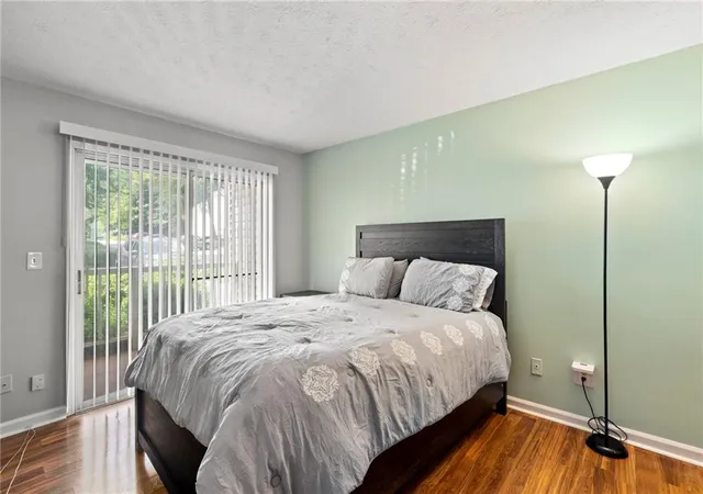 Listing Photo 4 - Condo for sale in building located at 1211 Glenleaf Dr, Norcross, GA 30092