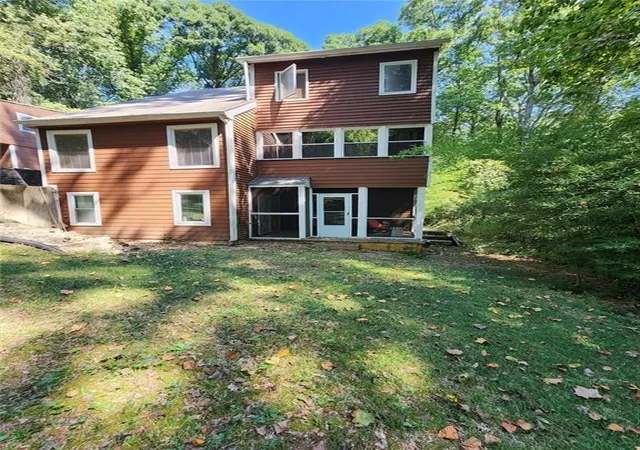 Photo 3 of Single family home for sale at 258 Kenilworth Cir, Stone Mountain, GA 30083 | MLS# 7828576 | Listing updated on 2026-09-15