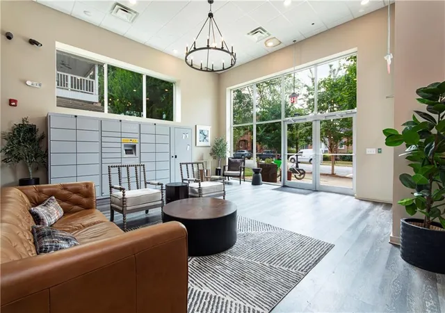 Listing Photo 2 - Condo for sale in building located at 525Th Pkwy Dr Ne, Atlanta, GA 30308 - Unit #413