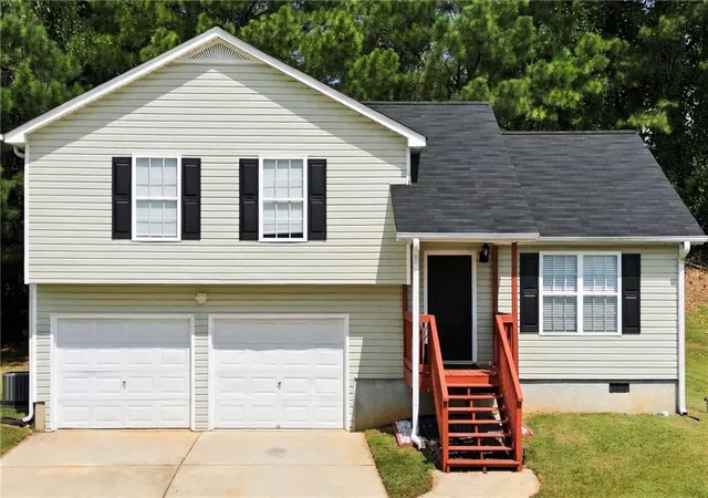 Photo 2 of Single family home for sale at 102 Huntington Way Se, Dallas, GA 30132 | MLS# 7843762 | Listing updated on 2026-10-08