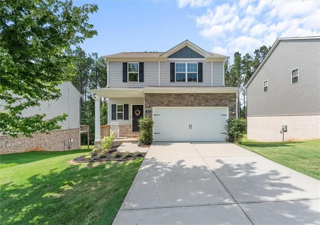 Photo 2 of Single family home for sale at 302 Augusta Woods Dr, Villa Rica, GA 30180 | MLS# 7832843 | Listing updated on 2026-09-05