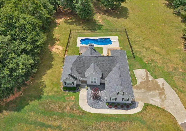 Photo 3 of Sale Pending at 420 Colvin Dr, Locust Grove, GA 30248 | MLS# 7830440 | Listing updated on 2026-09-25