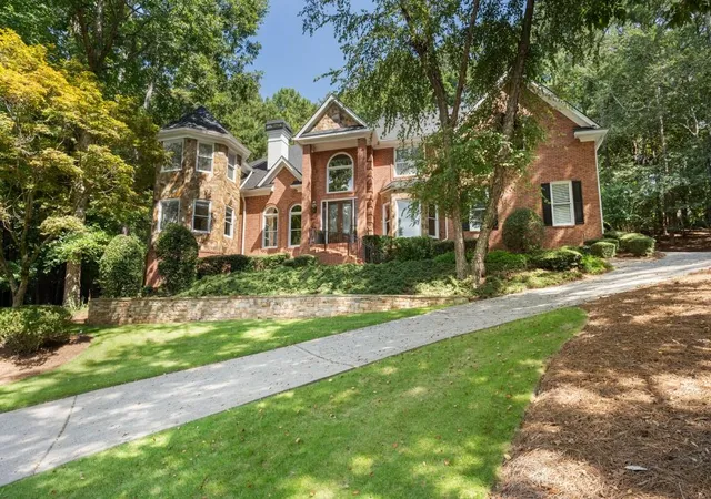 Photo 1 of Single family home for sale at 620 Wynfield Ct, Roswell, GA 30076 | MLS# 7832867 | Listing updated on 2026-09-18