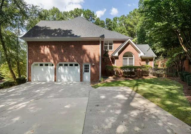 Photo 2 of Single family home for sale at 620 Wynfield Ct, Roswell, GA 30076 | MLS# 7832867 | Listing updated on 2026-09-18