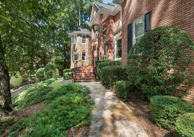 Photo 3 of Single family home for sale at 620 Wynfield Ct, Roswell, GA 30076 | MLS# 7832867 | Listing updated on 2026-09-18