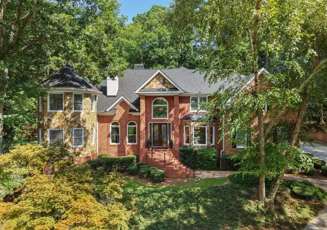 Photo 3 of Single family home for sale at 620 Wynfield Ct, Roswell, GA 30076 | MLS# 7832867 | Listing updated on 2026-09-18