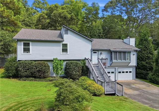 Photo 2 of Single family home for sale at 5045 Ravenwood Dr, Marietta, GA 30066 | MLS# 7833347 | Listing updated on 2026-09-05