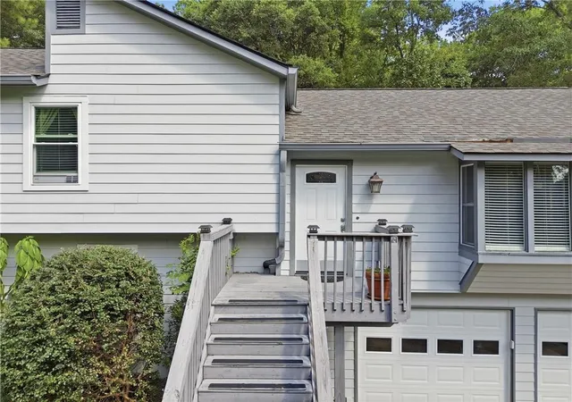 Photo 3 of Single family home for sale at 5045 Ravenwood Dr, Marietta, GA 30066 | MLS# 7833347 | Listing updated on 2026-09-05