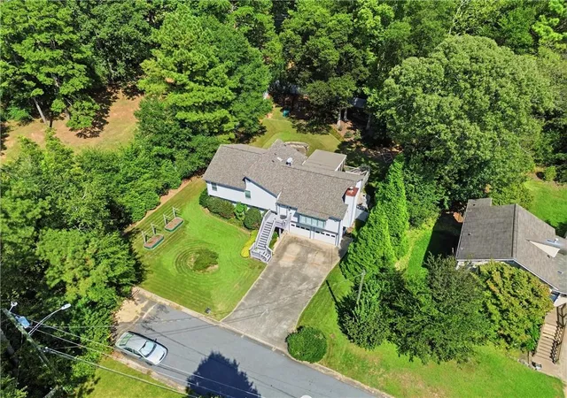 Photo 3 of Single family home for sale at 5045 Ravenwood Dr, Marietta, GA 30066 | MLS# 7833347 | Listing updated on 2026-09-05
