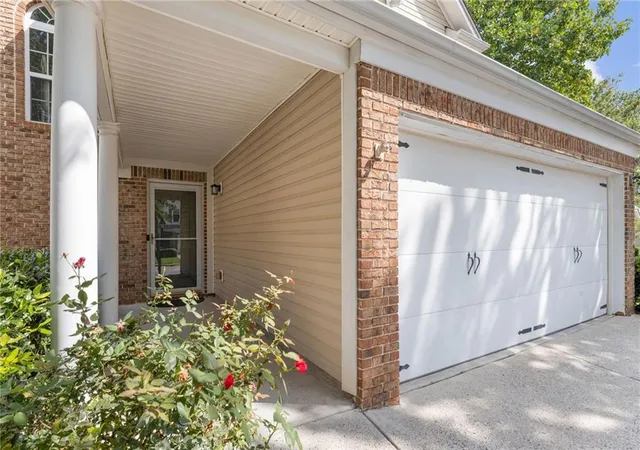 Photo 3 of Single family home for sale at 2410 Gateview Ct, Cumming, GA 30040 | MLS# 7837615 | Listing updated on 2026-09-29