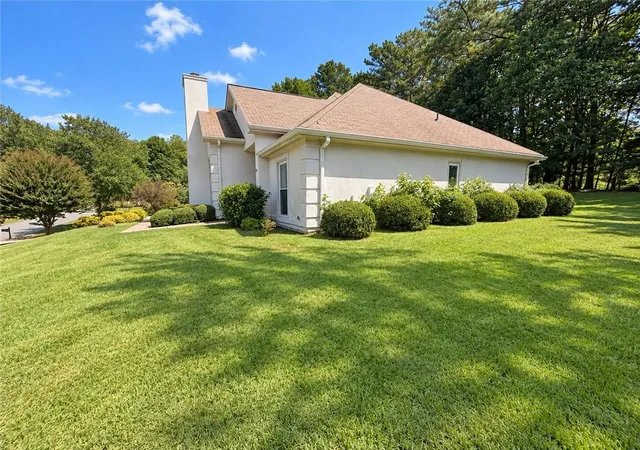 Photo 3 of Single family home for sale at 1090 Swan Ml Ct, Suwanee, GA 30024 | MLS# 7834972 | Listing updated on 2026-09-11