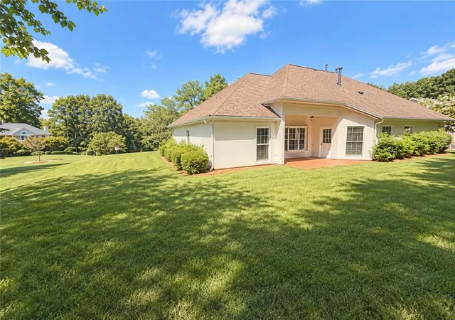 Photo 4 of Single family home for sale at 1090 Swan Ml Ct, Suwanee, GA 30024 | MLS# 7834972 | Listing updated on 2026-09-11