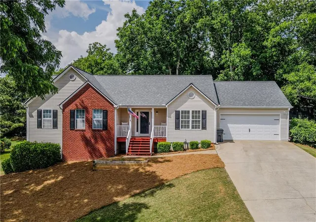 Photo 1 of Sale Pending at 2990 Hampton Valley Dr, Loganville, GA 30052 | MLS# 7826336 | Listing updated on 2026-10-29