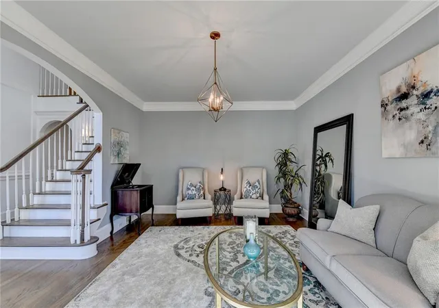 Photo 4 of Single family home for sale at 950 Gunter Ct, Alpharetta, GA 30022 | MLS# 7854291 | Listing updated on 2026-10-28