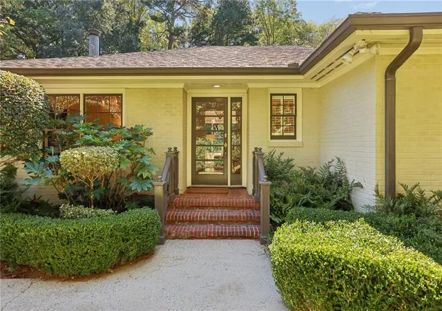 Photo 3 of Single family home for sale at 1340 Peachtree Battle Ave NW, Atlanta, GA 30327 | MLS# 7858404 | Listing updated on 2026-10-27