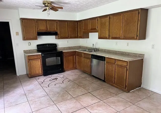 Photo 3 of Single family home for sale at 5370 Garvey Dr, Fairburn, GA 30213 | MLS# 7792041 | Listing updated on 2026-10-12