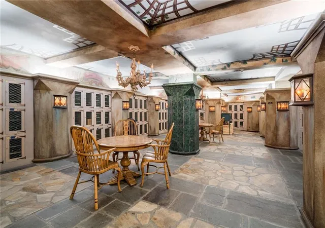 Listing Photo 2 - Condo for sale in building located at 2660 Peachtree Rd NW, Atlanta, GA 30305 - Unit #39D