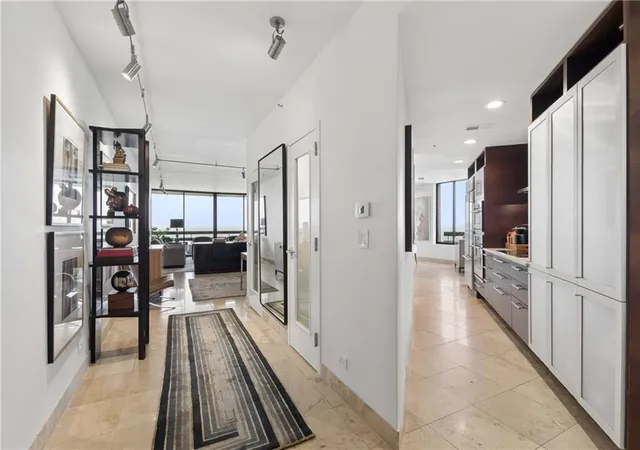 Photo 4 of Condo for sale at 2660 Peachtree Rd NW #39D, Atlanta, GA 30305 | MLS# 7759961 | Listing updated on 2026-09-25