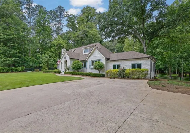 Photo 3 of Sale Pending at 14240 Birmingham Hwy, Alpharetta, GA 30004 | MLS# 7831811 | Listing updated on 2026-09-10