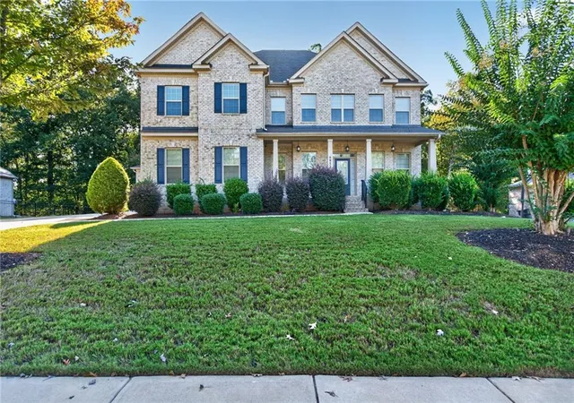 Photo 2 of Single family home for sale at 6852 Louis Dr, Locust Grove, GA 30248 | MLS# 7839907 | Listing updated on 2026-10-06
