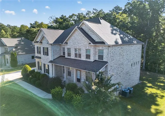 Photo 3 of Single family home for sale at 6852 Louis Dr, Locust Grove, GA 30248 | MLS# 7839907 | Listing updated on 2026-10-06