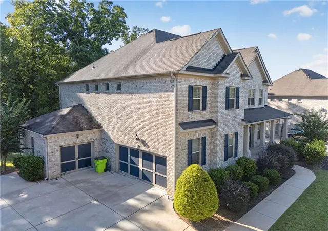 Photo 3 of Sale Pending at 6852 Louis Dr, Locust Grove, GA 30248 | MLS# 7839907 | Listing updated on 2026-10-08