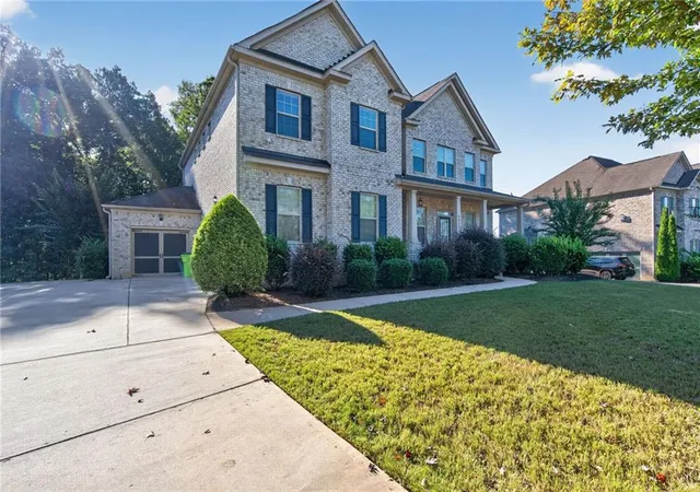 Photo 4 of Sale Pending at 6852 Louis Dr, Locust Grove, GA 30248 | MLS# 7839907 | Listing updated on 2026-10-08