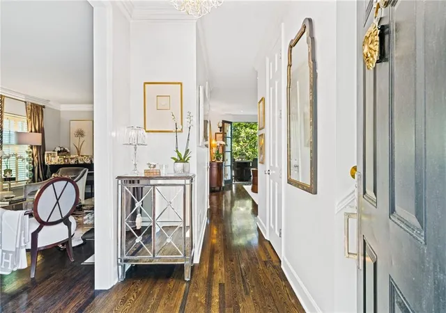 Photo 3 of Townhouse for sale at 20 Pointe Ter Se, Atlanta, GA 30339 | MLS# 7834976 | Listing updated on 2026-09-11