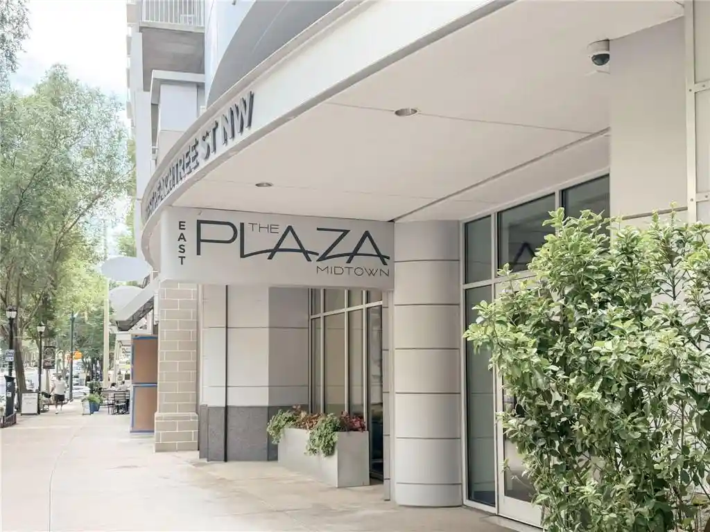 Listing Photo 1 - Condo for sale in 950 W Peachtree St Nw located at 950 W Peachtree St Nw, Atlanta, GA 30309 - Unit #913