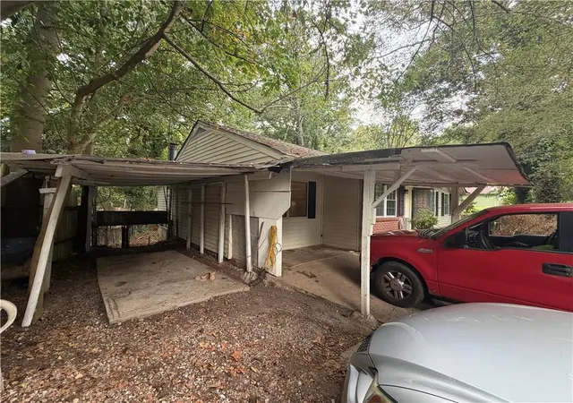 Photo 3 of Single family home for sale at 4429 Glade Rd, Forest Park, GA 30297 | MLS# 7833600 | Listing updated on 2026-09-06
