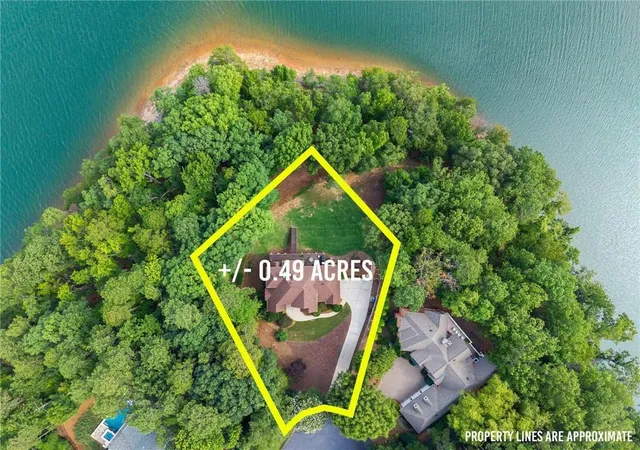 Photo 3 of Single family home for sale at 2819 NE Point Overlook, Gainesville, GA 30501 | MLS# 7810667 | Listing updated on 2026-09-03