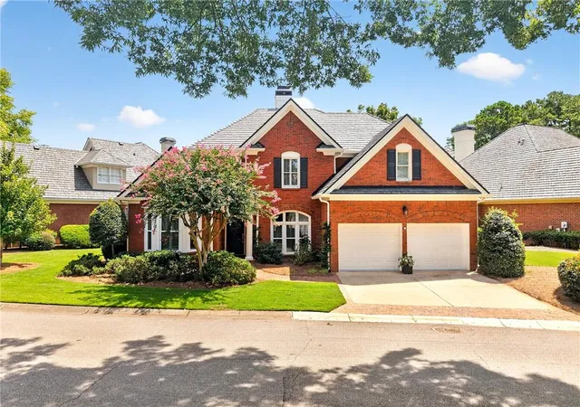 Photo 2 of Single family home for sale at 2000 Brookside Dr, Roswell, GA 30076 | MLS# 7832966 | Listing updated on 2026-09-30