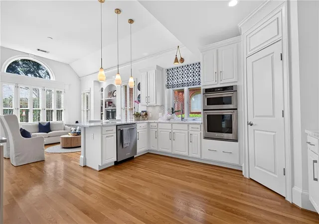 Photo 3 of Single family home for sale at 2000 Brookside Dr, Roswell, GA 30076 | MLS# 7832966 | Listing updated on 2026-09-30