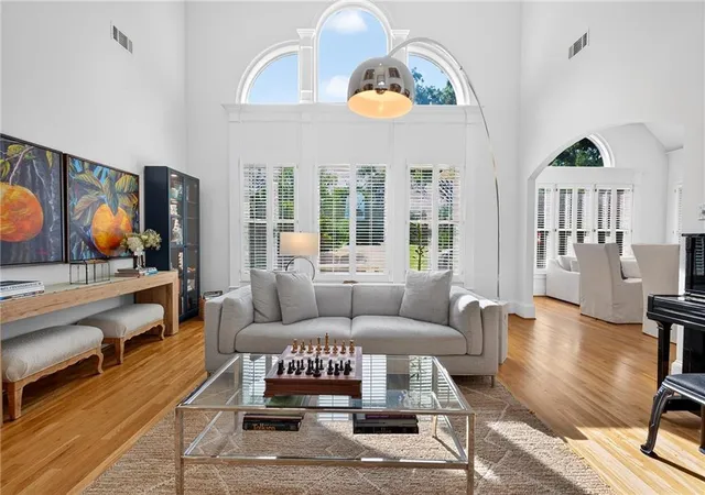 Photo 4 of Single family home for sale at 2000 Brookside Dr, Roswell, GA 30076 | MLS# 7832966 | Listing updated on 2026-09-30